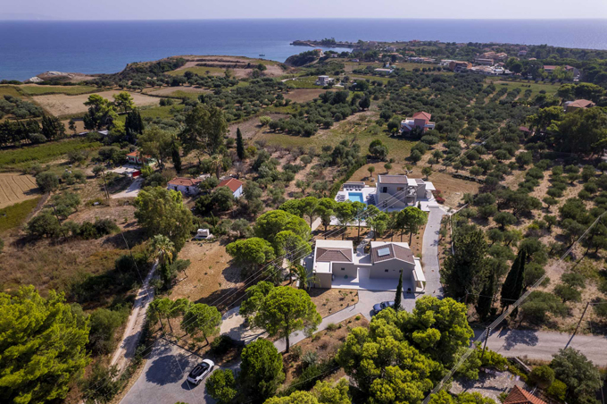 Akrotiri suites